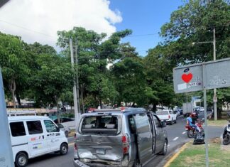 Cuatro menores escolares resultaron heridos la tarde de jueves, viajaban  en un minibús que se dedica al transporte niños de escolares, fue  impactadas   por una patana, hecho ocurrido en la tarde de hoy, en un tramo de la av. George Washington, en la Ciudad Colonial, Distrito Nacional.