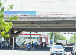 Motoristas descontentos no aceptan propuesta de pagos de placa, pero por ese concepto de 1,200 anual cuando ellos se ganan diario 10 veces más que ese pago anual, comparado con lo que tendrían que pagar de placa los conductores de vehículos después de la reforma fiscal, ¿es gratis 	que quieren el marbete?