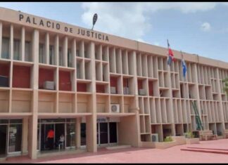 Profesor acusado de abuso sexual contra estudiante de 13 años se presenta ante la fiscalía de San Pedro de Macorís, que perversidad más asombrosa