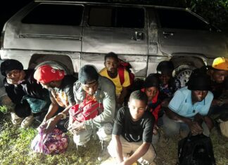 ERD detiene a 11 indocumentados abandonados en vehículo en San Juan de la Maguana