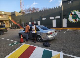 Ejército detiene hombre que llevaba extranjero indocumentado oculto en el baúl de un vehículo