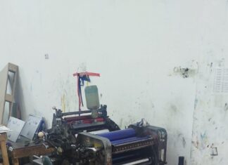 Policía Nacional ocupa miles de mochilas falsificadas y desmantela imprenta clandestina de libros en Santo Domingo