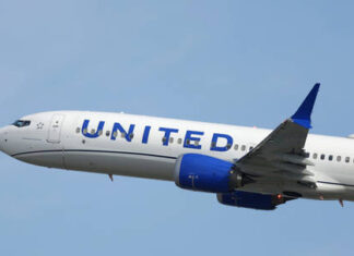 Avión de pasajeros impactado por presuntos ‘escombros espaciales’